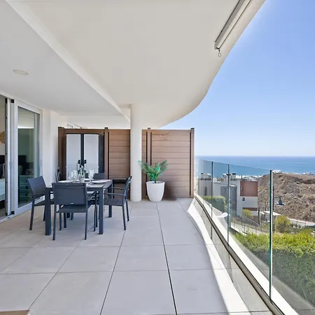 Sea Breeze Apartment *