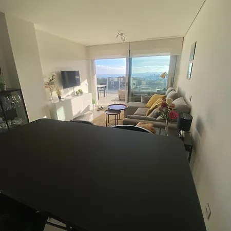 Sea Breeze Apartment *